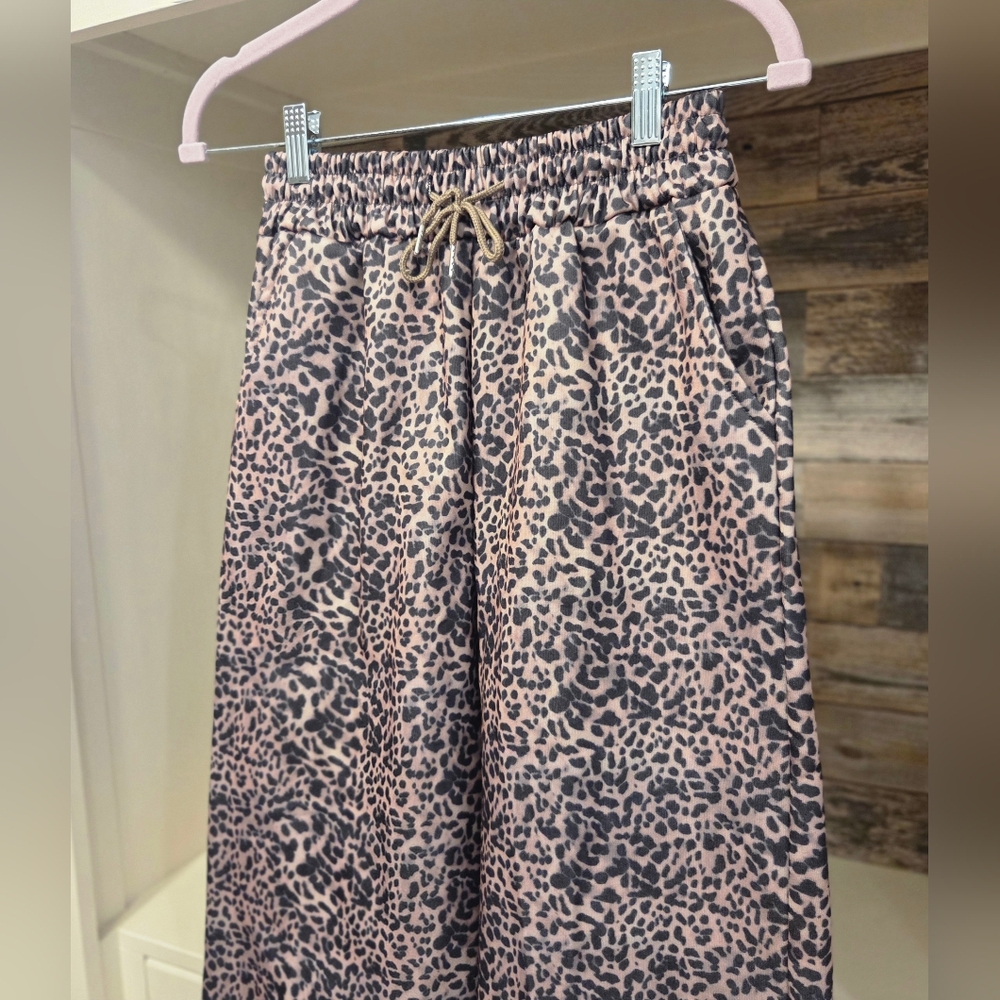 Stylish Leopard Print Wide-Leg Oversized Pants W Pockets & Adjustable Drawstring - Picture 9 of 13
